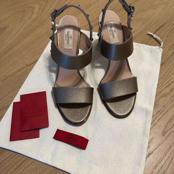 ***BRAND NEW*** Valentino leather ankle strap sandal - Picture 2 of 3